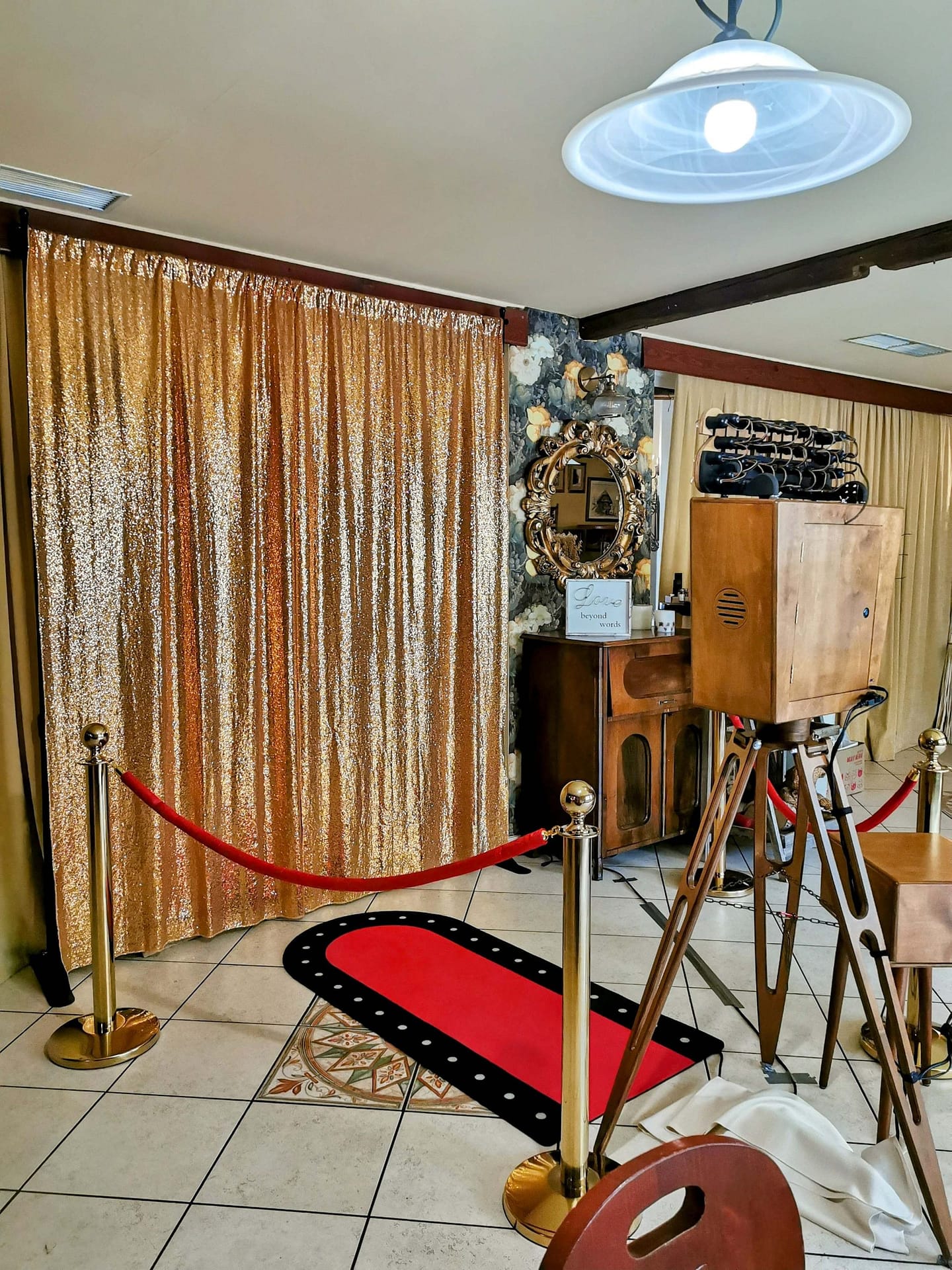 Foto stojnica na poroki