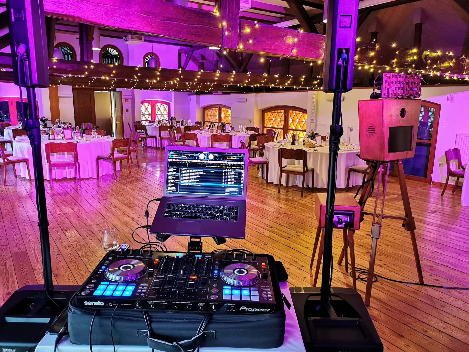 Dj Zate, Foto stojnica in rekviziti za slikanje na poroki