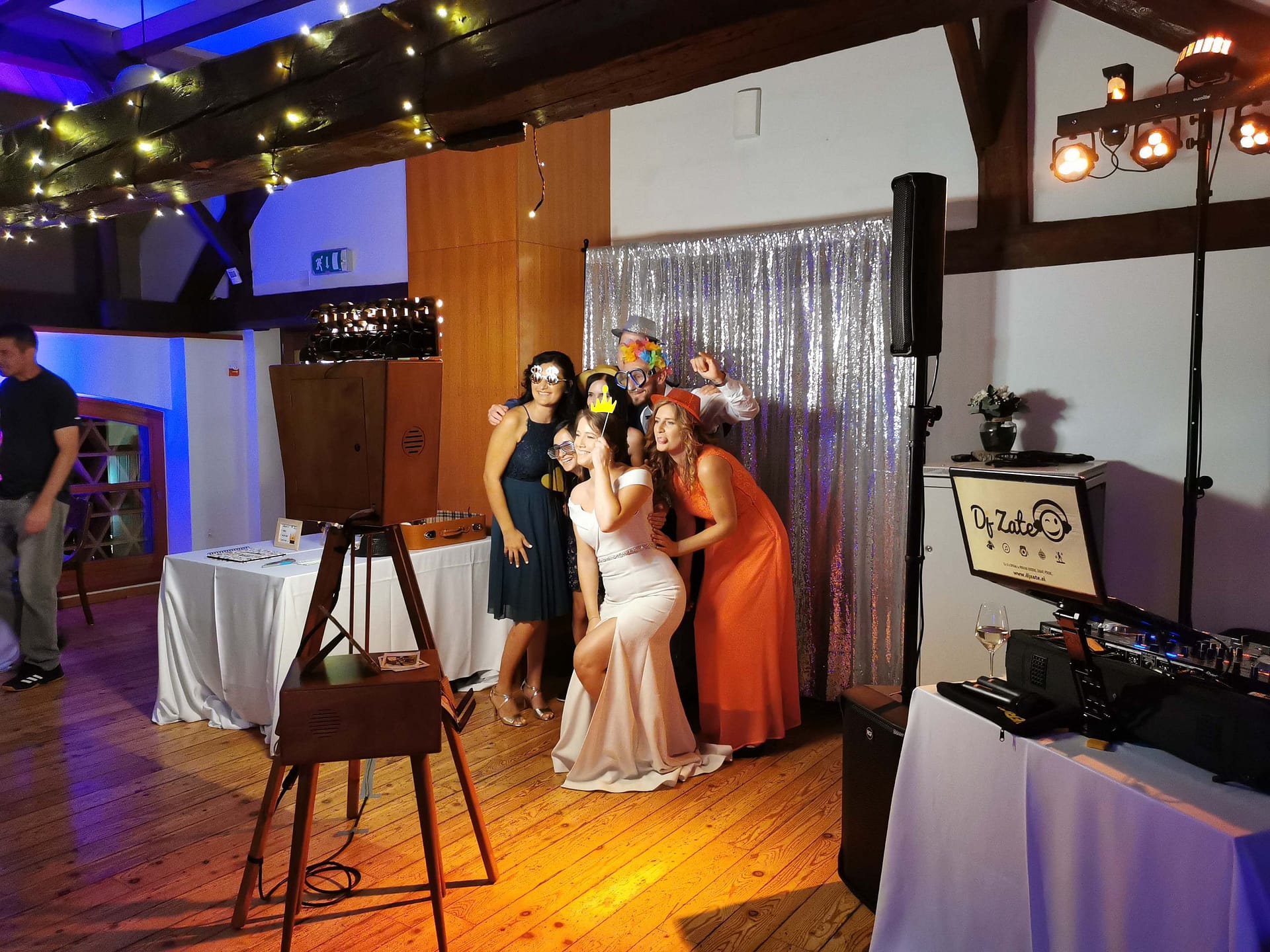 Dj Zate, Foto stojnica in rekviziti za slikanje na poroki