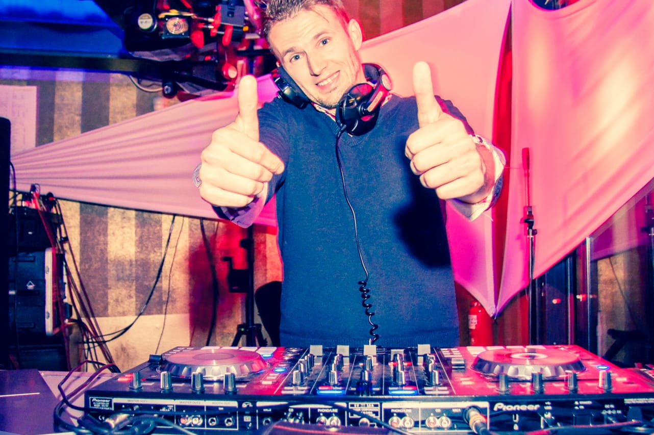 Dj Zate + foto stojnica