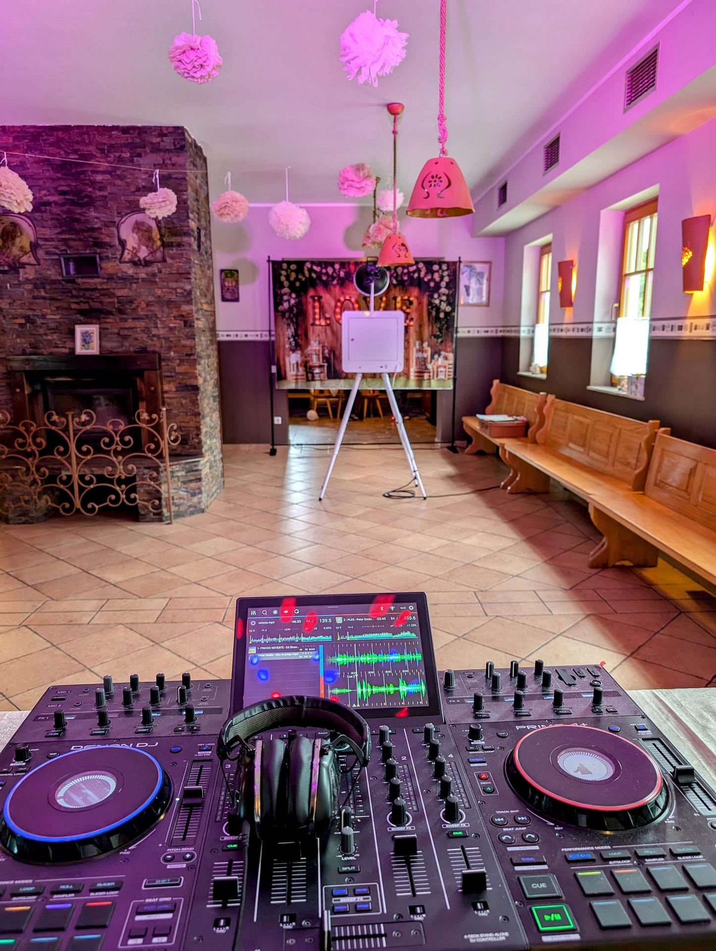 Foto stojnica na poroki